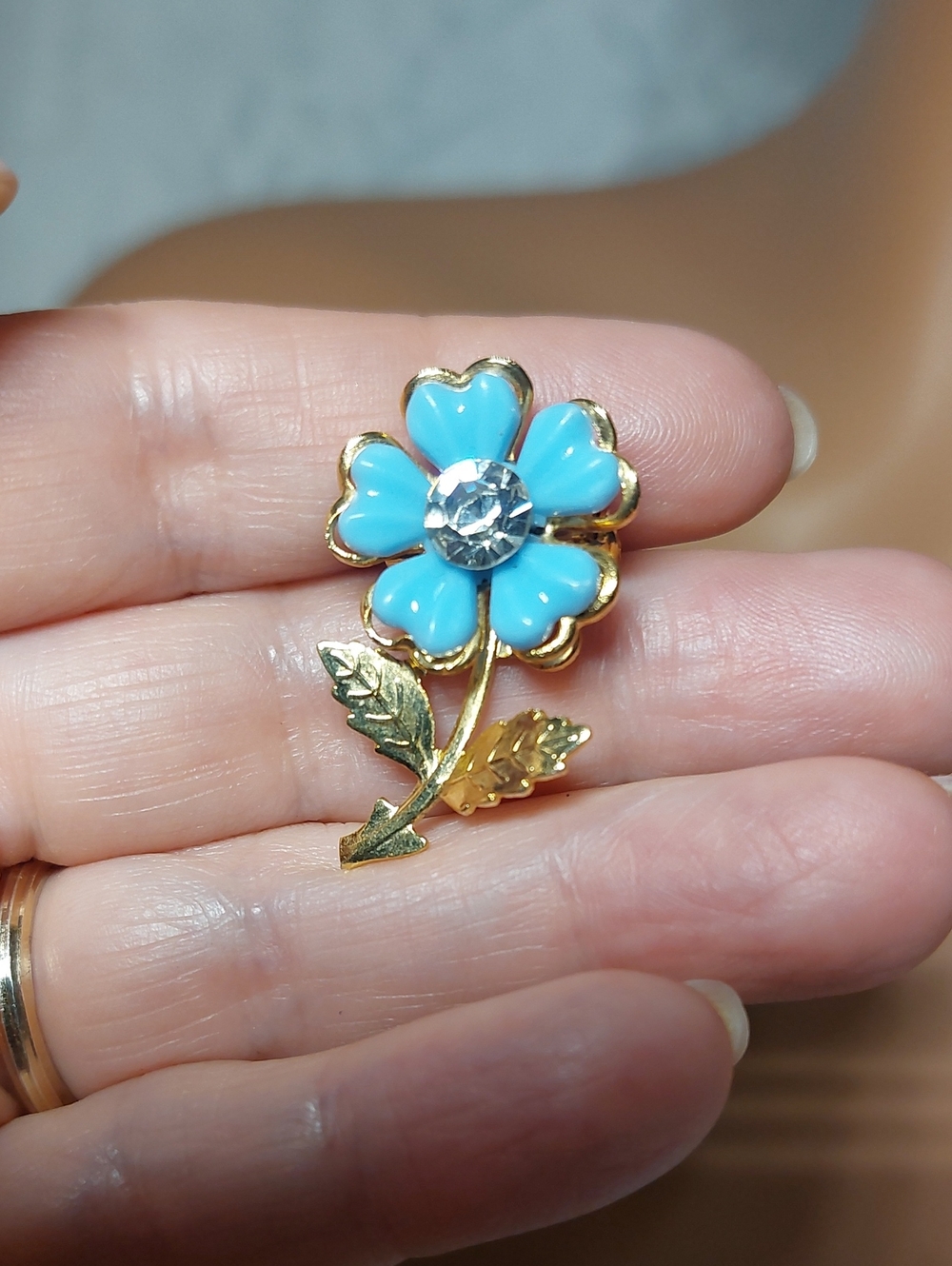 Dainty Mid-Century Molded Blue Plastic Daisy Lapel Pin 1.25 Inch